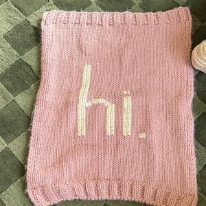 Pink Knit Blanket with 'hi.' Design